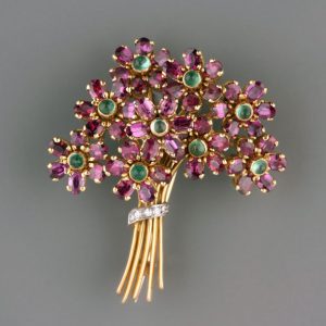 BROOCH IN THE SHAPE OF A BOUQUET OF FLOWERS