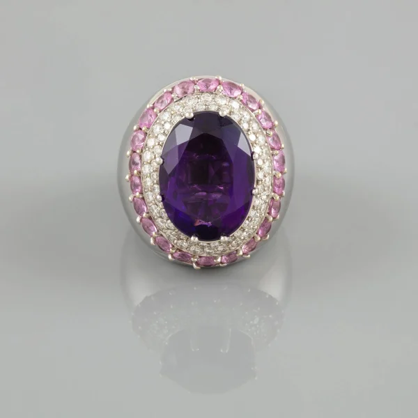 Anel em ouro branco com diamantes, safiras-rosa e quartzo ametista