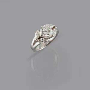 Anel em ouro branco com diamantes